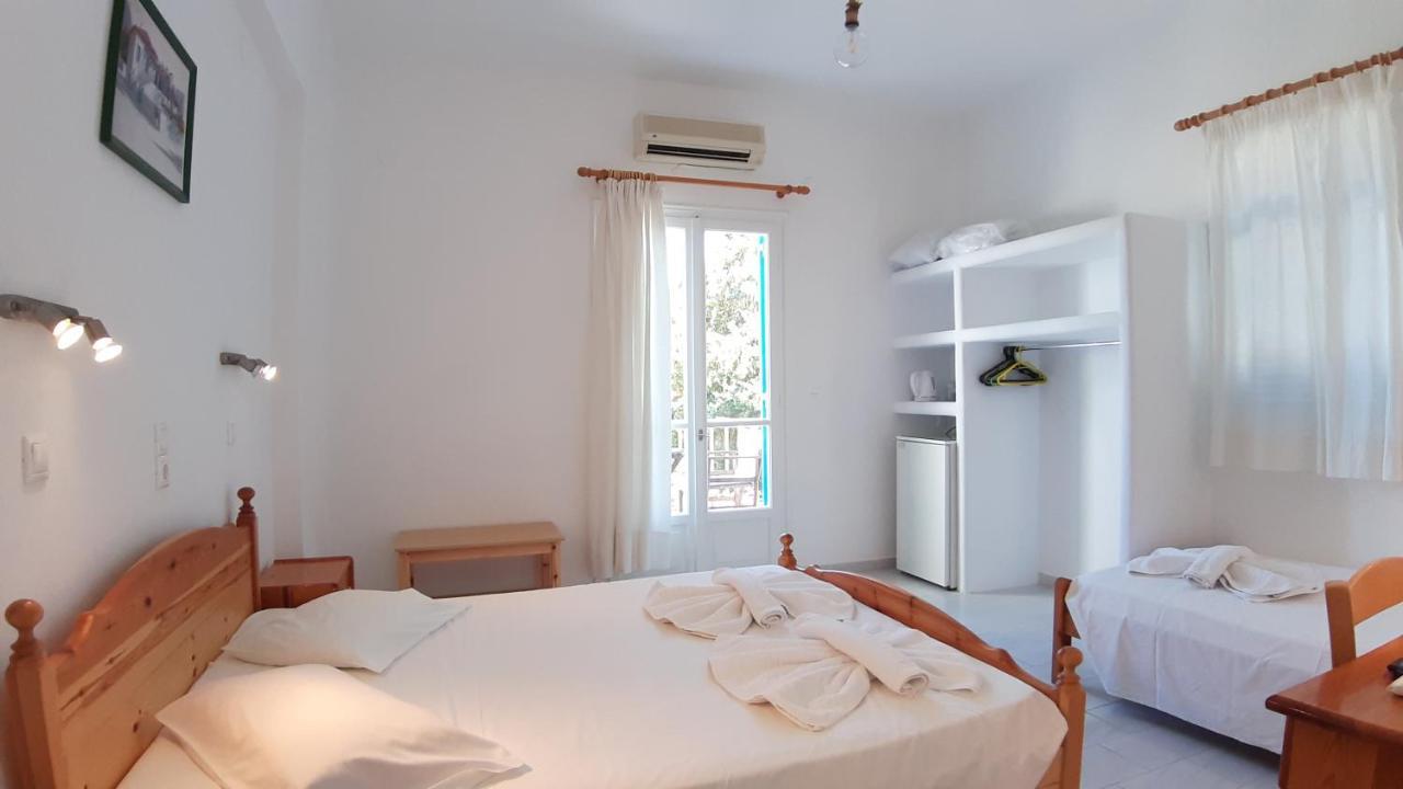 Bizas Rooms & Studios Parikia  Bagian luar foto