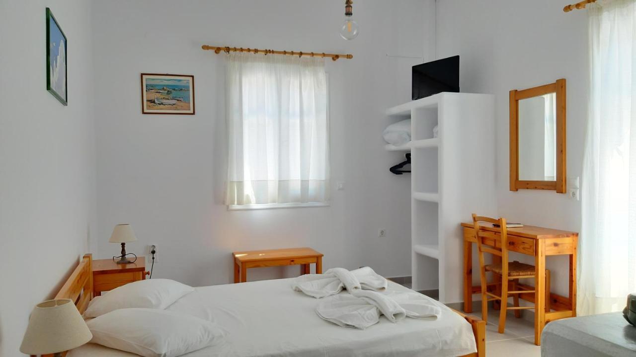 Bizas Rooms & Studios Parikia  Bagian luar foto