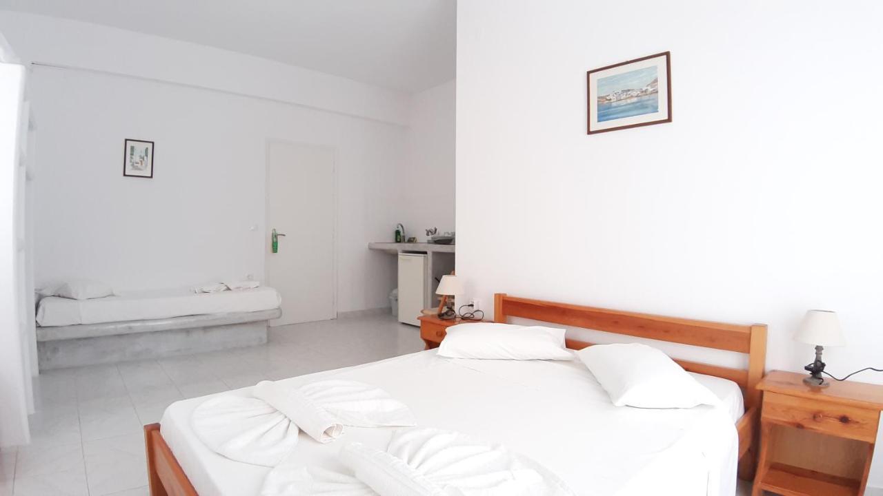 Bizas Rooms & Studios Parikia  Bagian luar foto