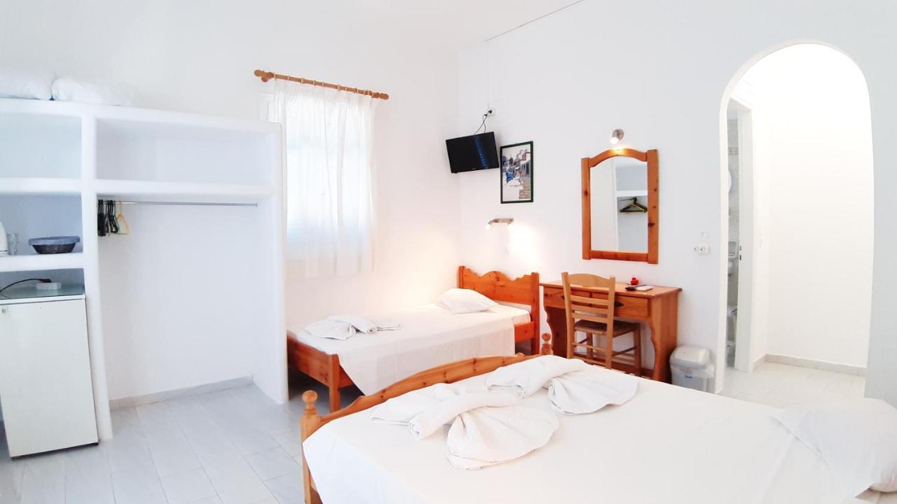 Bizas Rooms & Studios Parikia  Bagian luar foto