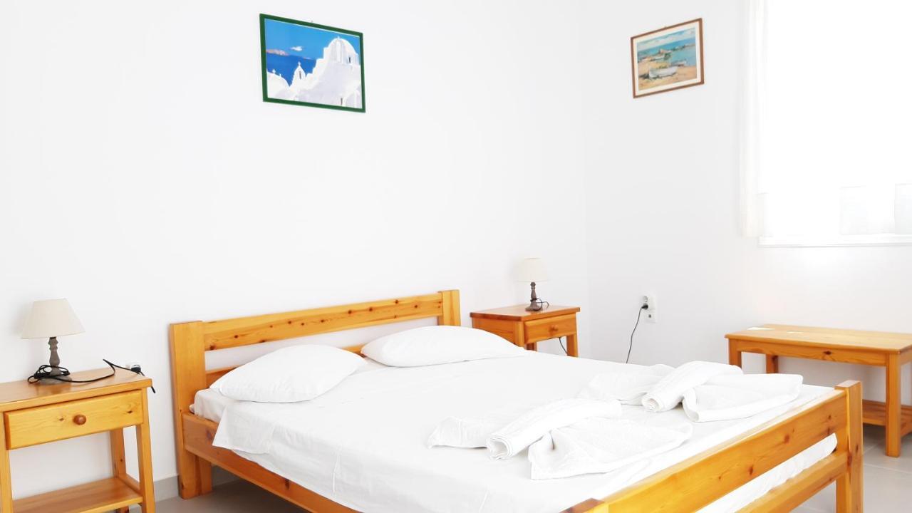 Bizas Rooms & Studios Parikia  Bagian luar foto