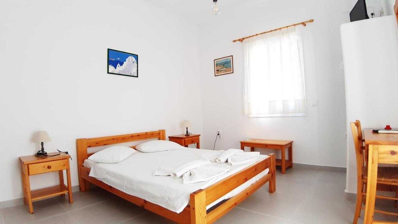 Bizas Rooms & Studios Parikia  Bagian luar foto