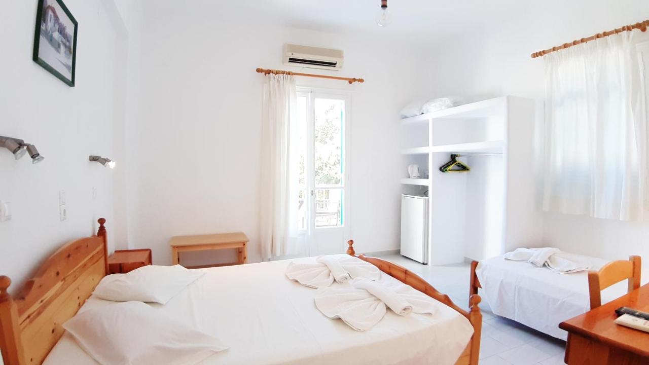 Bizas Rooms & Studios Parikia  Bagian luar foto