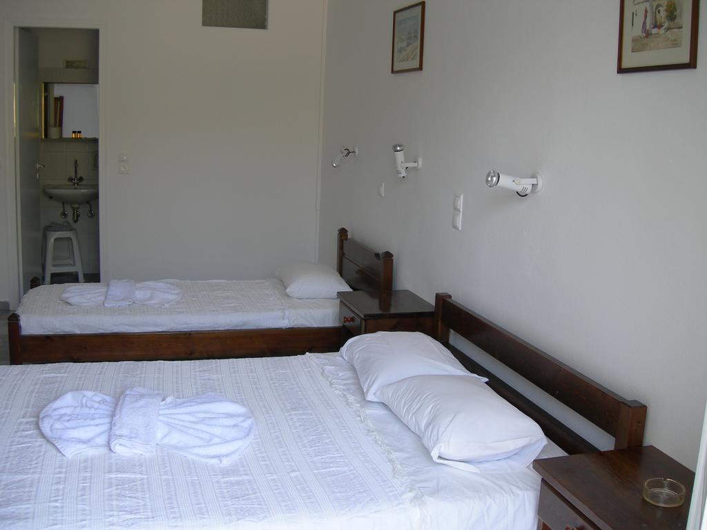 Bizas Rooms & Studios Parikia  Bagian luar foto