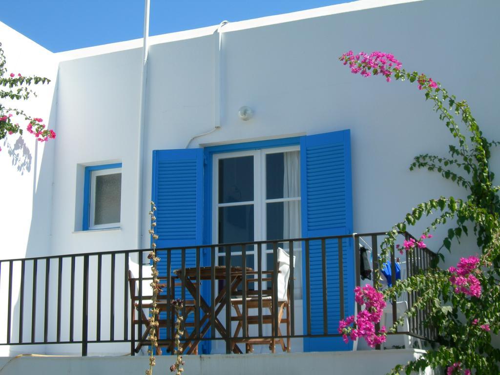 Bizas Rooms & Studios Parikia  Bagian luar foto