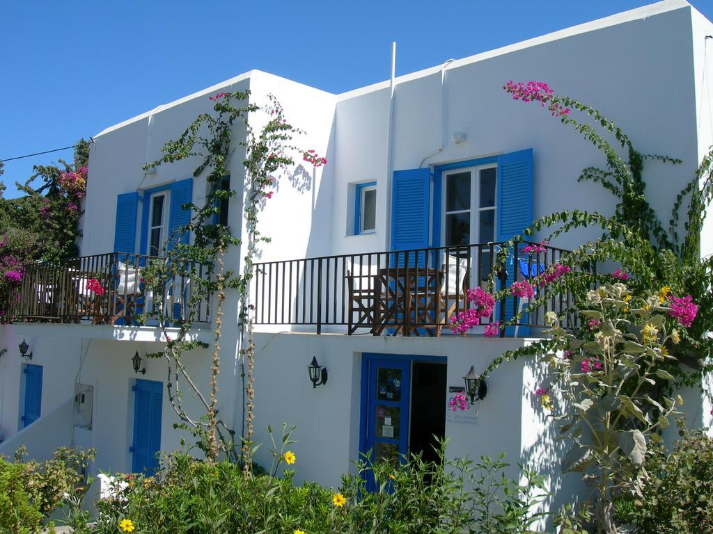 Bizas Rooms & Studios Parikia  Bagian luar foto