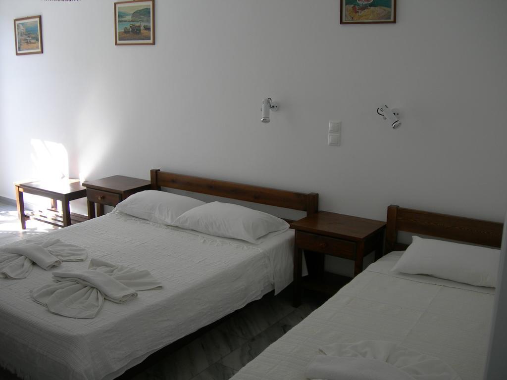 Bizas Rooms & Studios Parikia  Bagian luar foto