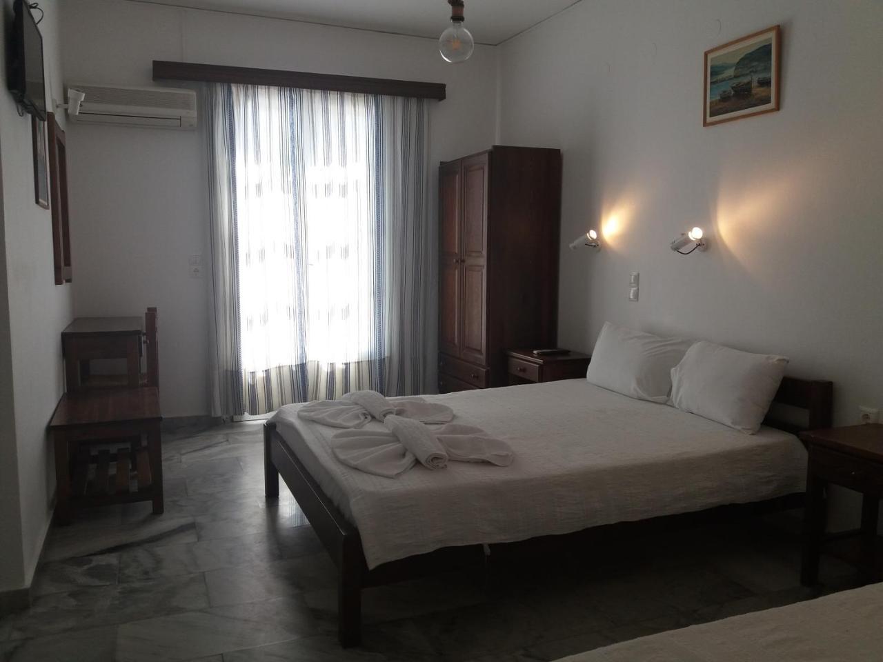 Bizas Rooms & Studios Parikia  Bagian luar foto